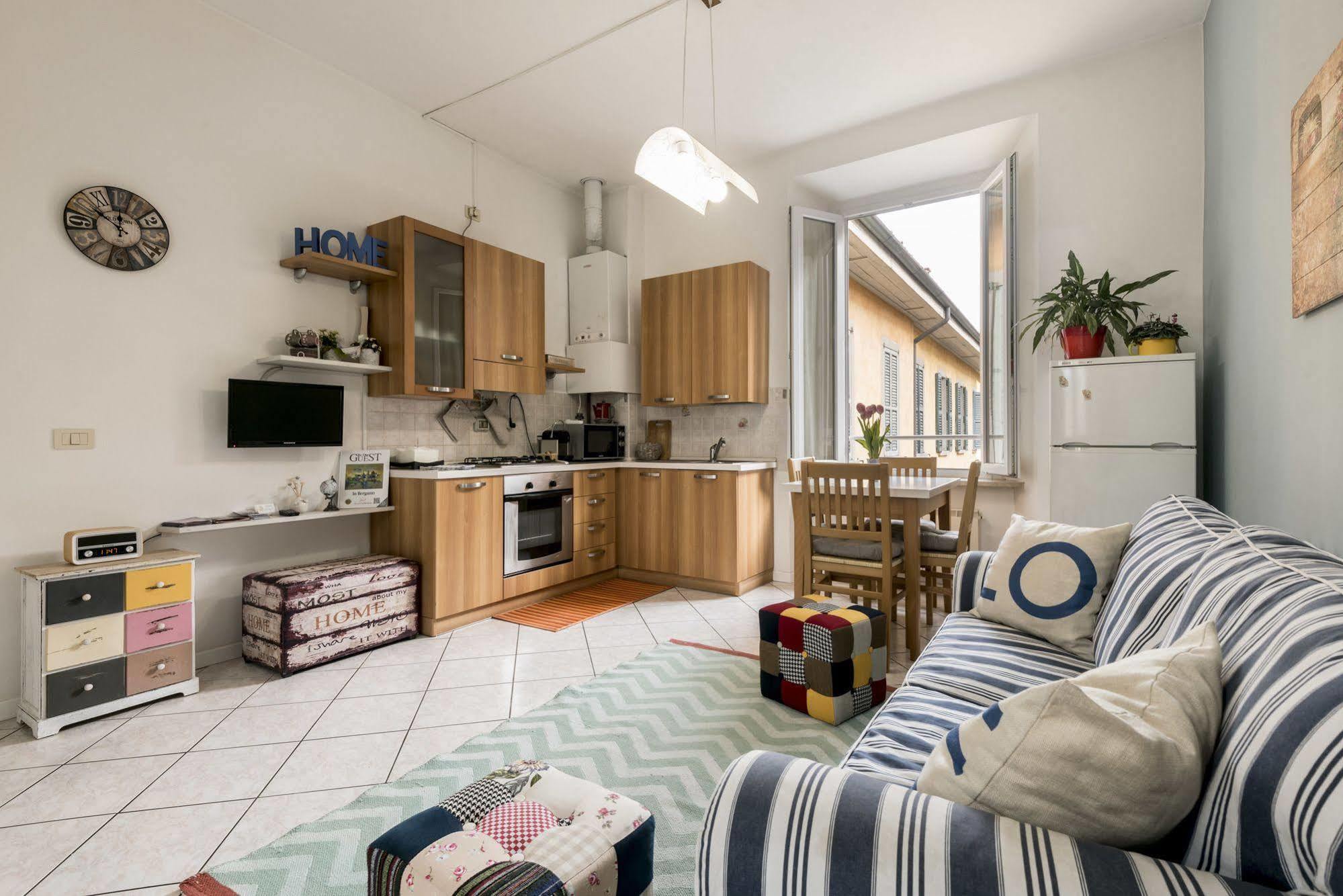 Апартаменти Casa Sofia -Airport Free Shuttle-H24 Бергамо Екстер'єр фото